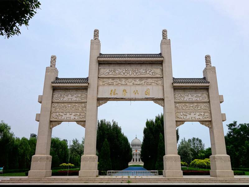 公園石牌樓